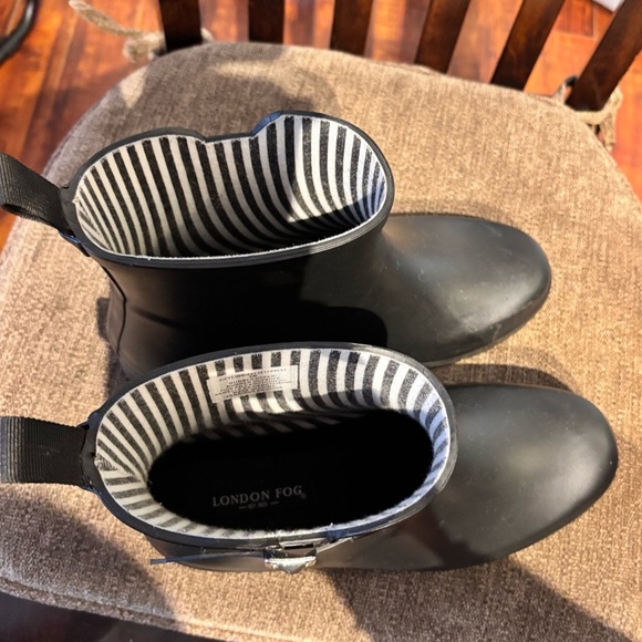 London Fog Black Ankle Boots - Picture 10 of 11